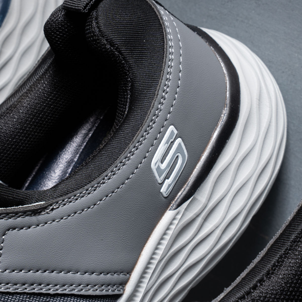 S10 Men Skechers