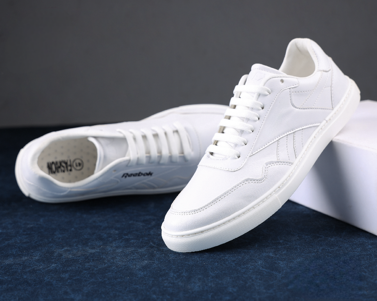 REEBOK Sneakers