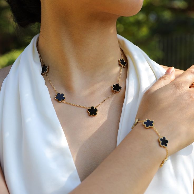 FO26 Floral Clover Necklace
