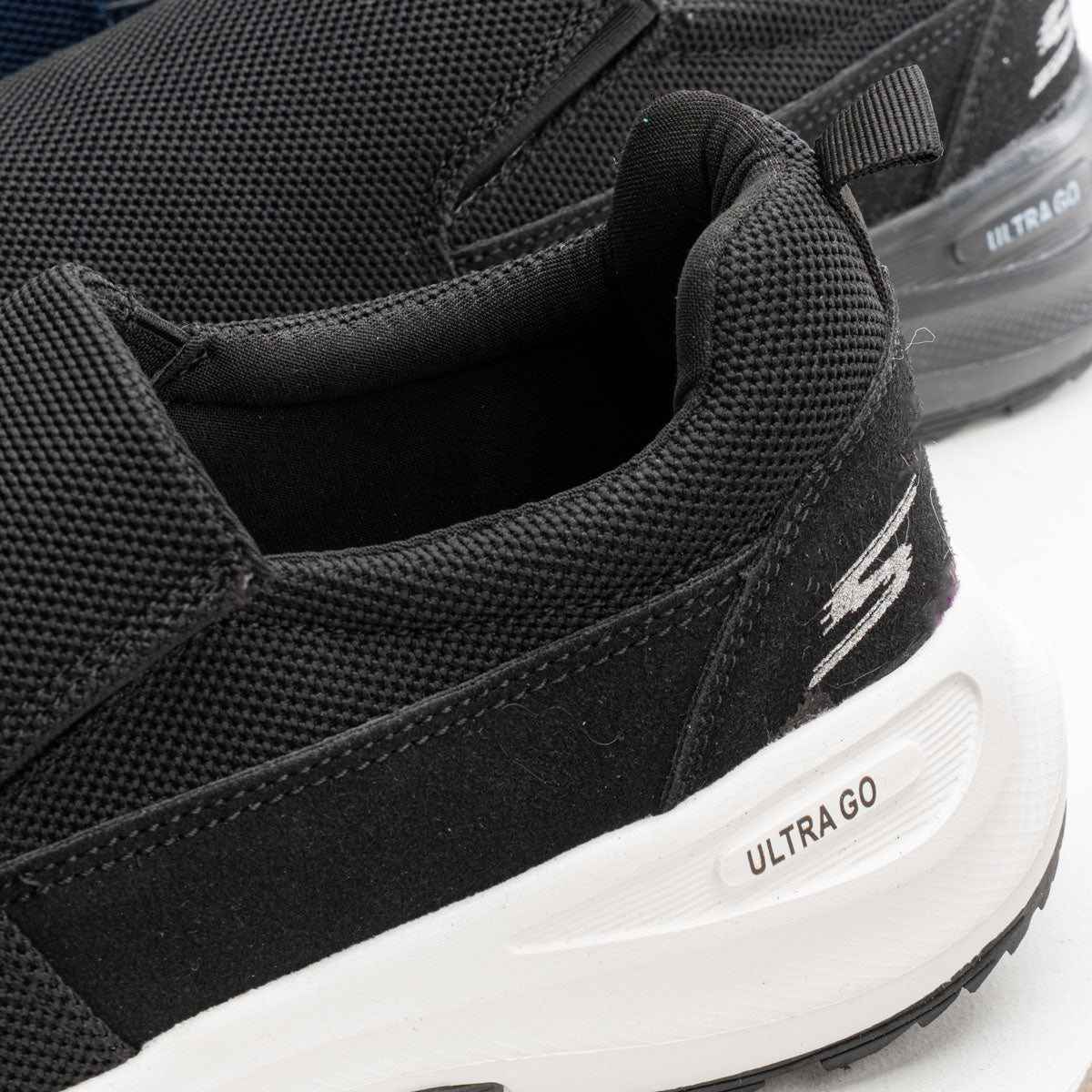 S19 Men Skechers