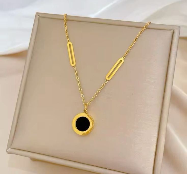 FO25 Dual-Face Roman Necklace